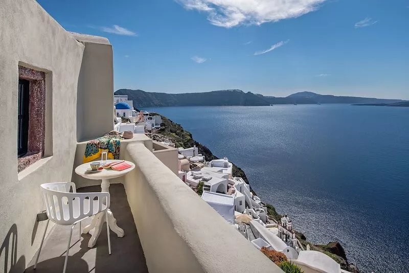 Aerie beautiful house, heart of Oia's traditional settlement, Caldera view