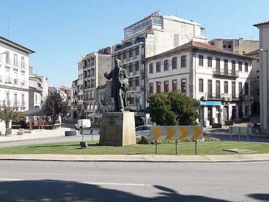 Estatua De Luciano Cordeiro