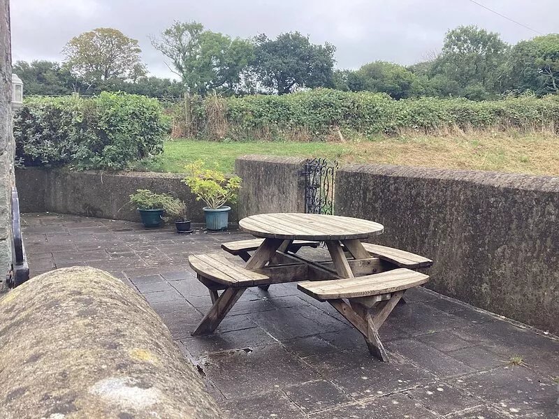 Cosy, comfortable, quiet location, close to Pembs coast path,