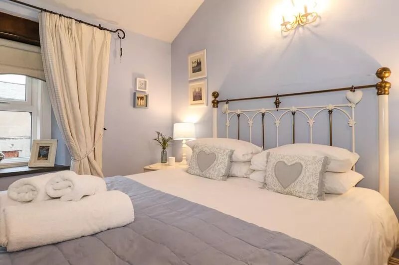 CHARLOTTES COTTAGE, family friendly, with open fire in Windermere