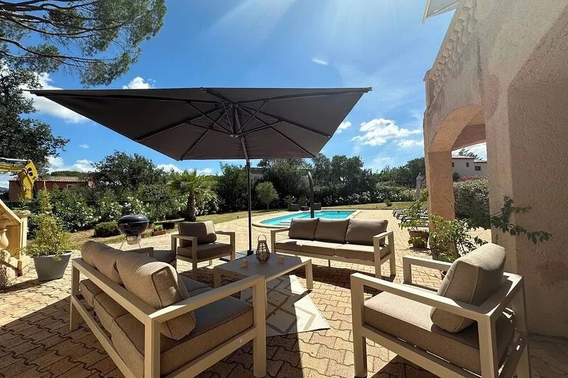 Villa with pool north of the Gulf of Saint-Tropez