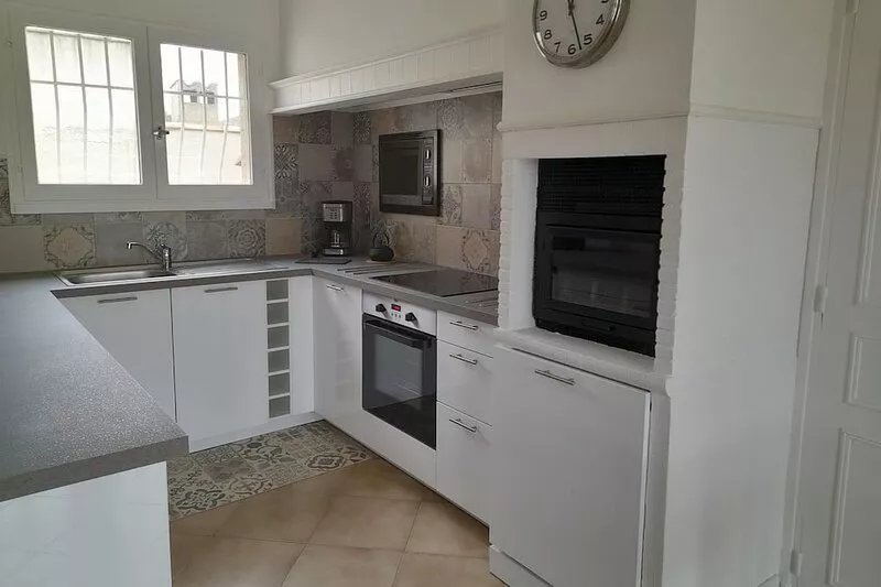 VILLA 160 M2 CLIM GRANDE PISCINE Privée au sel CHAUFFE WIFI mer 8km