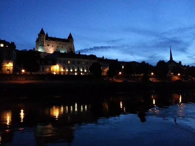 UNUSUAL GORGEOUS TRADITIONAL BOAT FACING THE CHATEAU DE SAUMUR