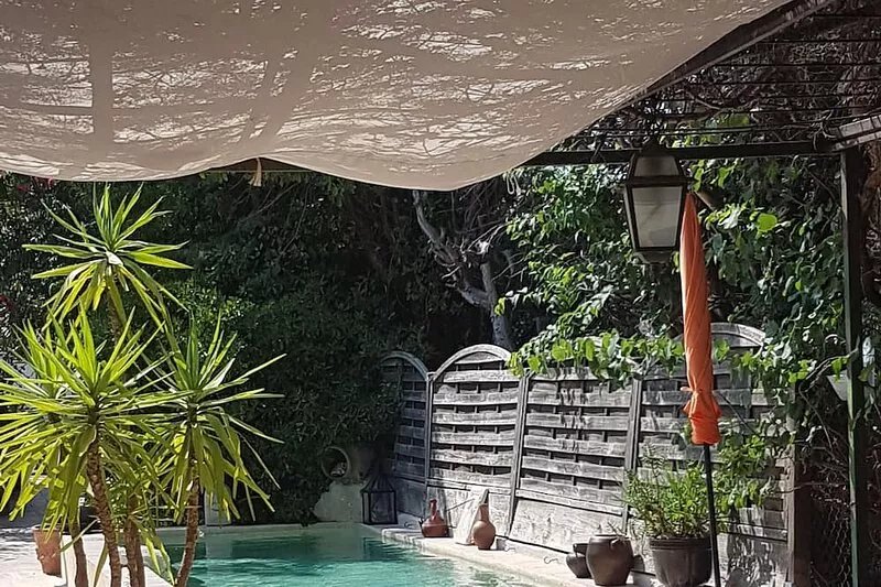 Garden apartment with pool/spa. Quiet, close to the sea and Spain.