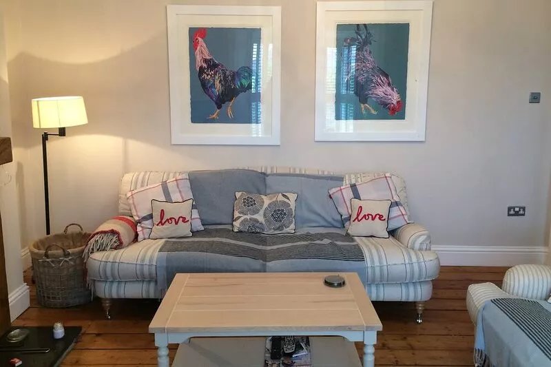 Boutique Cottage in the heart of Mumbles with parking - family & dog friendly!