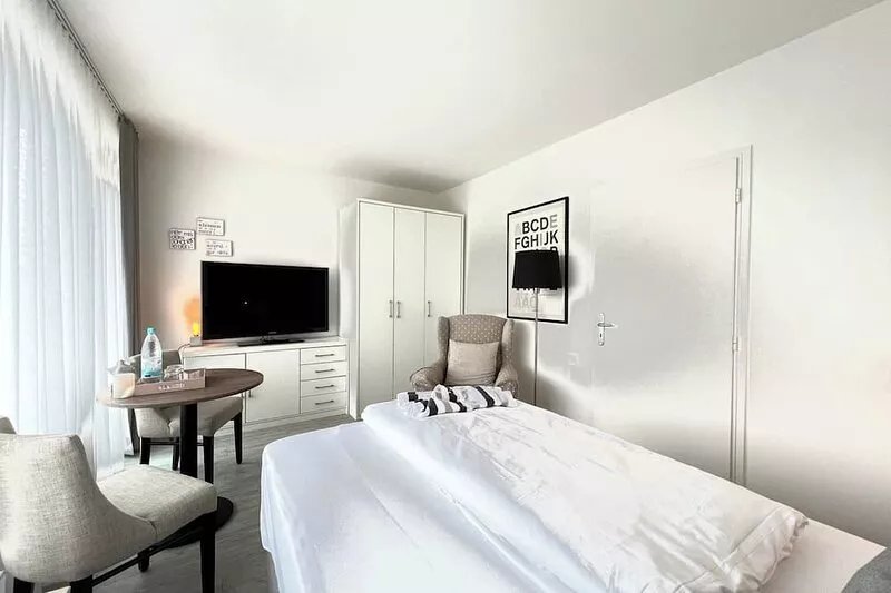 The apartment with a big heart for solo travelers.  Incl. a mega balcony