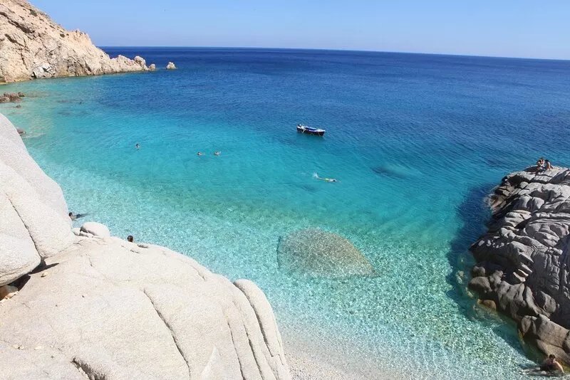 New,uniquely cozy place,waterfront garden,actual steps to crystal clear beach -