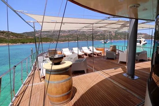Gold Winds Corse - Catamaran bar lounge