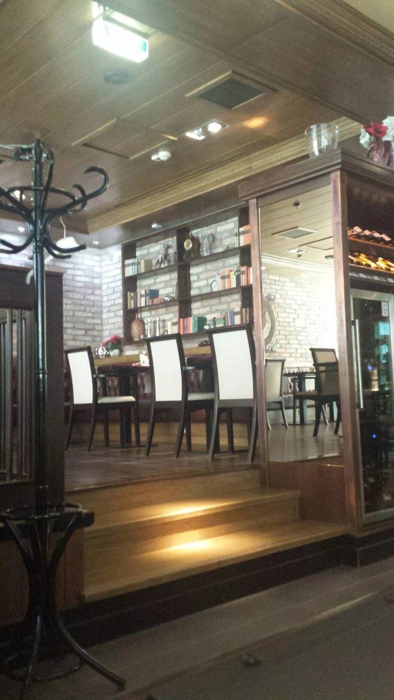 Roy Cafe & Restaurant