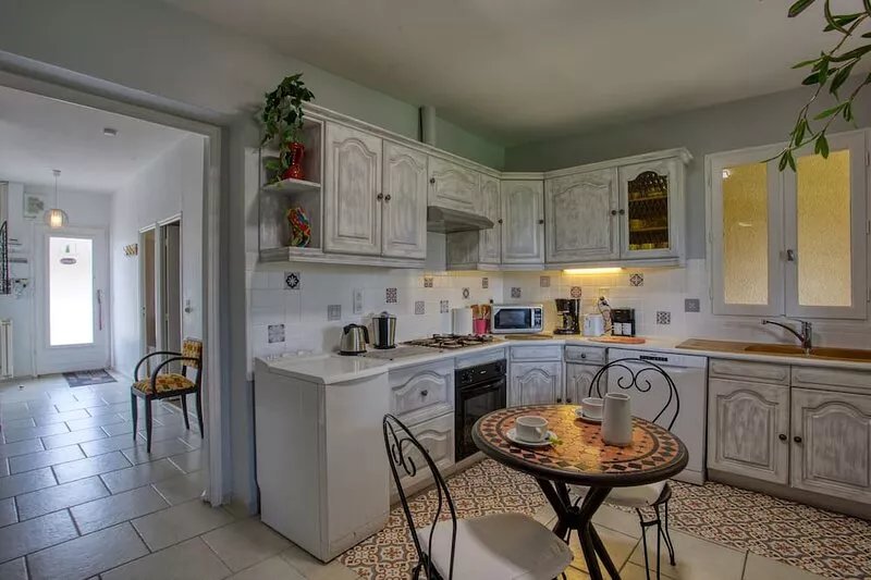 15 mins from Sarlat and caves comfortable cottage with swimming pool,