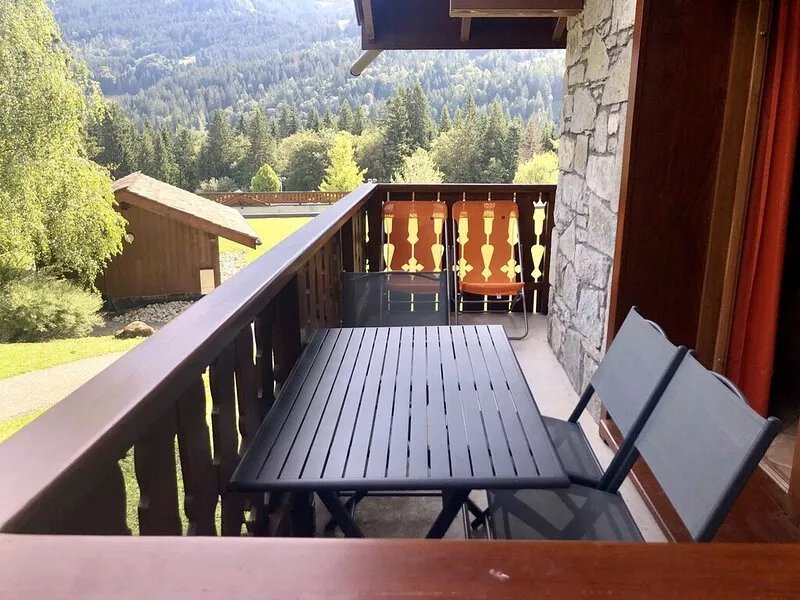 Luxury Alpine Apartment Close to Family Friendly Centre of Les Carroz