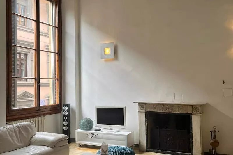 Piazza santa croce, uffizzi, luxury apartment in historic building