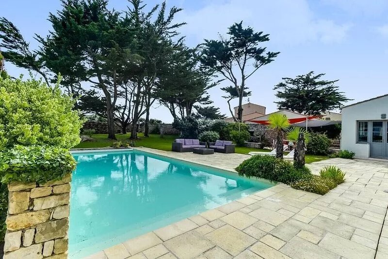 Villa with heated pool, Sainte Marie de Ré, 30 meters from the beach