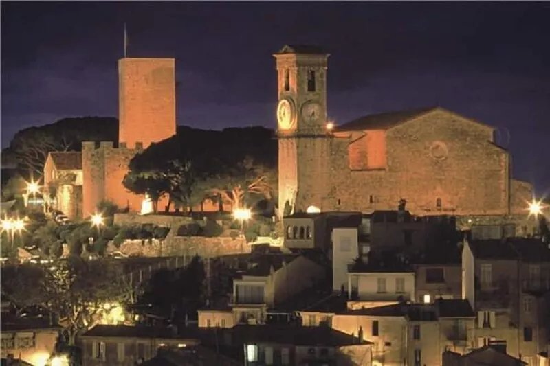 Absolute Best Location in Cannes --Charming, Remodeled,  Palais 1 Min. Walk