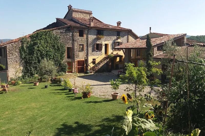 ROOMS WITH KITCHEN IN A BEAUTIFUL COUNTRY HOUSE IN THE RELAXATION OF THE
