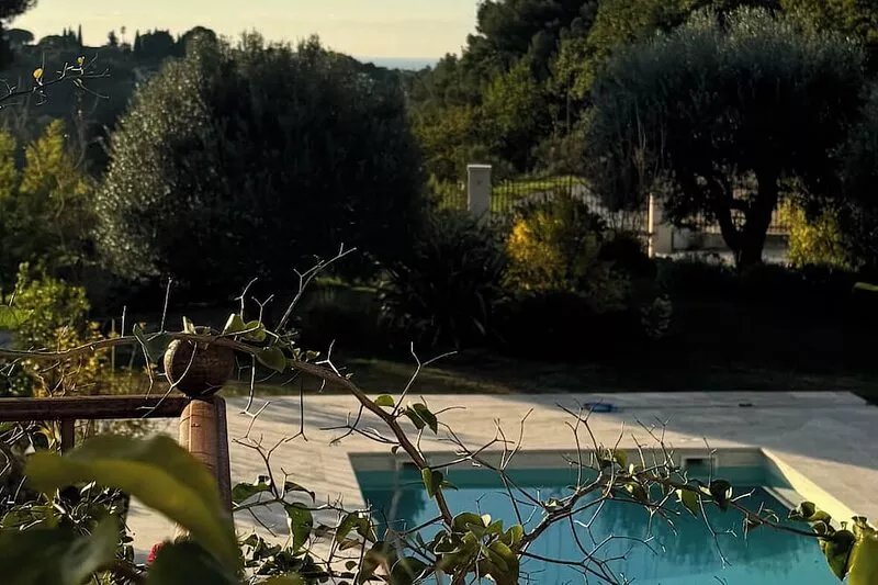 CHARMING BASTIDE IN THE HEART OF LAVENDER AND OLIVE GROVES