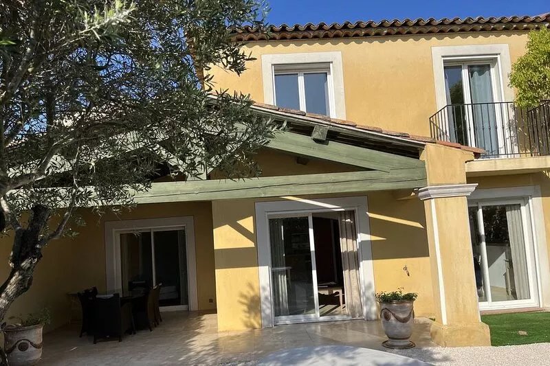 Very recent villa - T4 - 130 m2 - 3 bedrooms with bathroom and WC