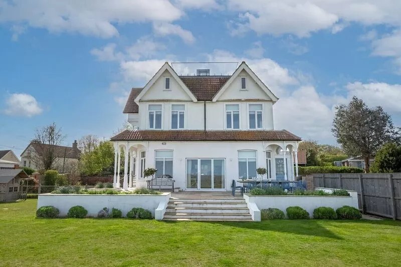 Beach House - Eight Bedroom House, Sleeps 15