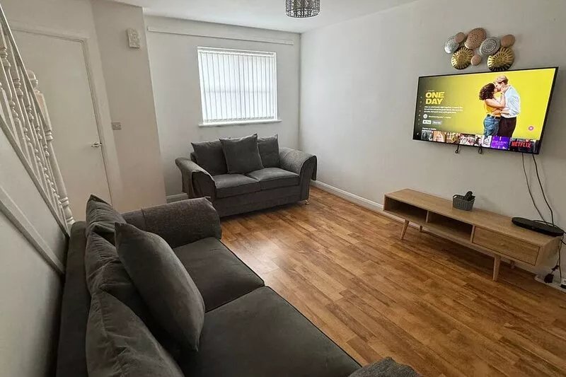 Home Sleeps5-Netflix-Parkg-Near City center/Etihad
