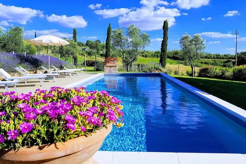 S Giovanni D Asso: Private villa in the heart of Tuscany with private pool