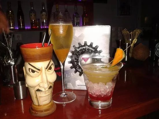ScrewDriver Cafe-Cocktail bar