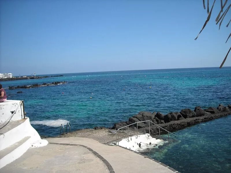 Waterfront Apartment with roof Terrace.  Children free in summer.