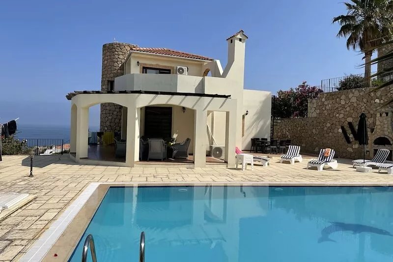Private 3 bedroom villa in Bahceli with private pool and stunning views