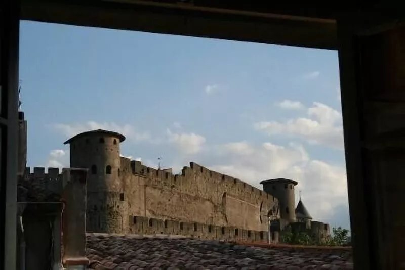 Spacious 3-key apartment at the foot of the medieval city