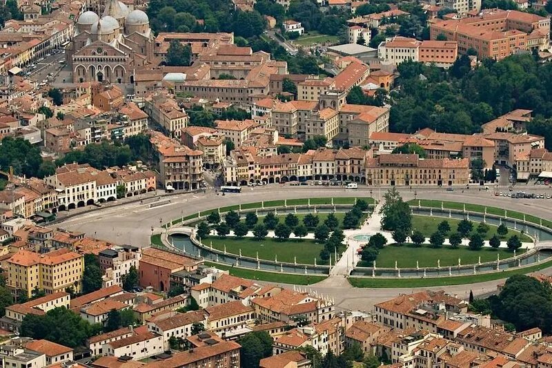 Padua, new, quiet apartment, very close to the bus / train station