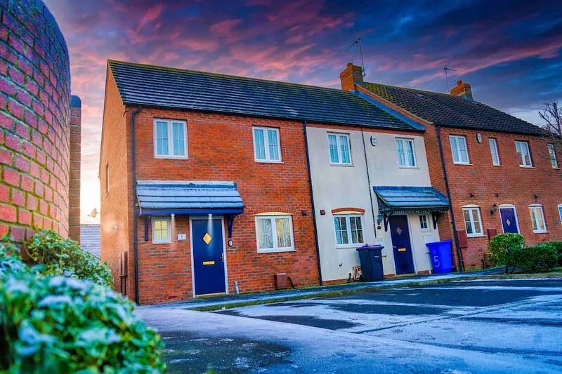 3 Bedroom Town House, 5 minutes from town centre