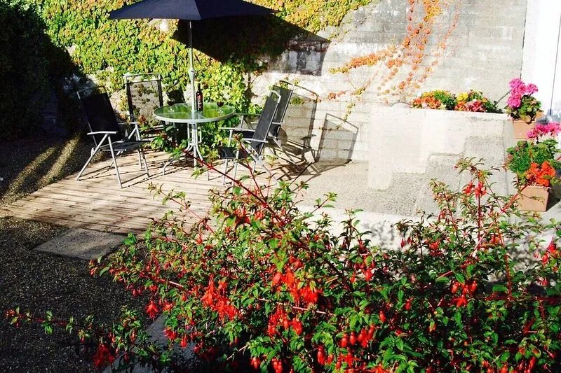 Charming, Secluded, 2 Bed-Roomed Apartment  In the Heart of Wexford Town