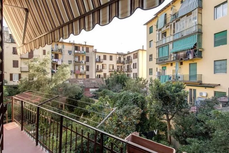 Sunny Open Space with Terrace close to EUI with free parking nearby!