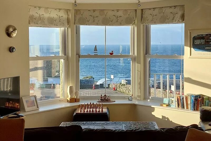 Stunning Sea Views Sleeps 4  in  lovely 2 bed, 2 bath show flat, garage included