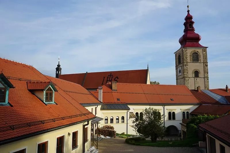 Rooms in city center with a castle view