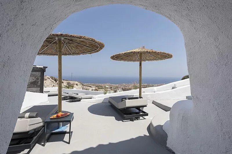 Anna's Cave suite with Indoor and outdoor Hot tubs and sea View