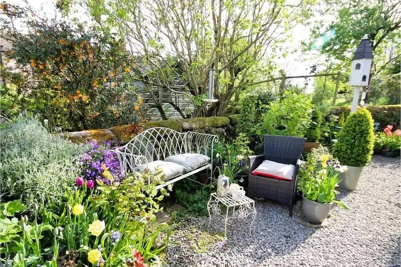 Gorgeous romantic cottage retreat, gardens & views