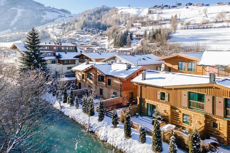 Chalet with 2 bunks in the heart of Kaprun