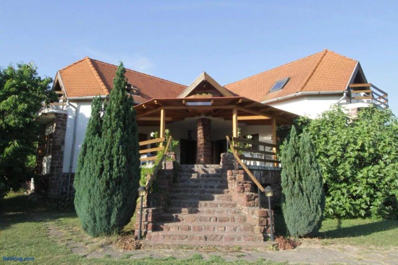 Vorosko Apartmanhaz