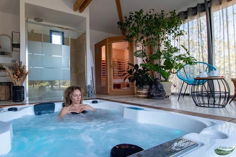 Le Mimosa apartment with private terrace on garden level, a stone's throw from