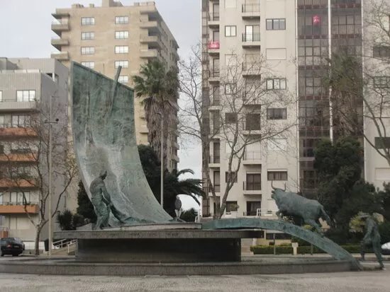 Monumento As Gentes Da Povoa De Varzim