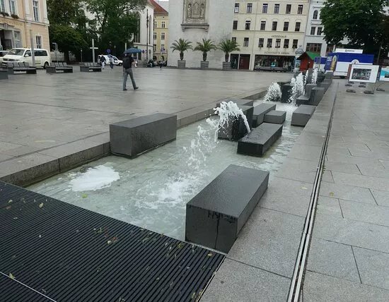 Brunnen ''wasserband''