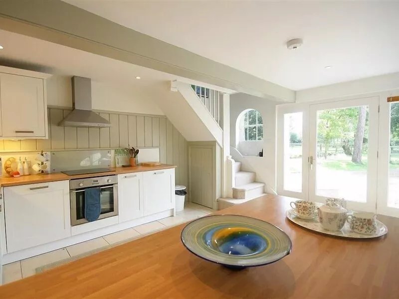 THE COMEDY, pet friendly, character holiday cottage in Malmesbury