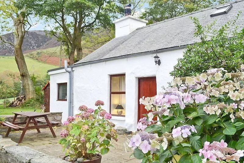 Lovingly restored holiday home with wood burning stove and fantastic views over