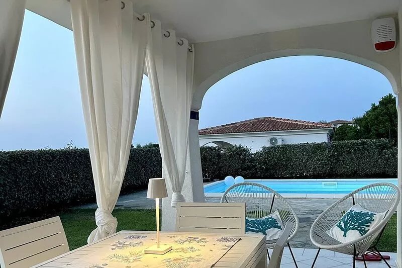 �Accommodation Rental �Private Swimming Pool �Sea view Private garden