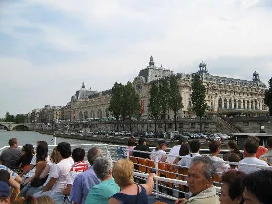 Paris 'Musts' - City Tour, River Seine Cruise and Lunch