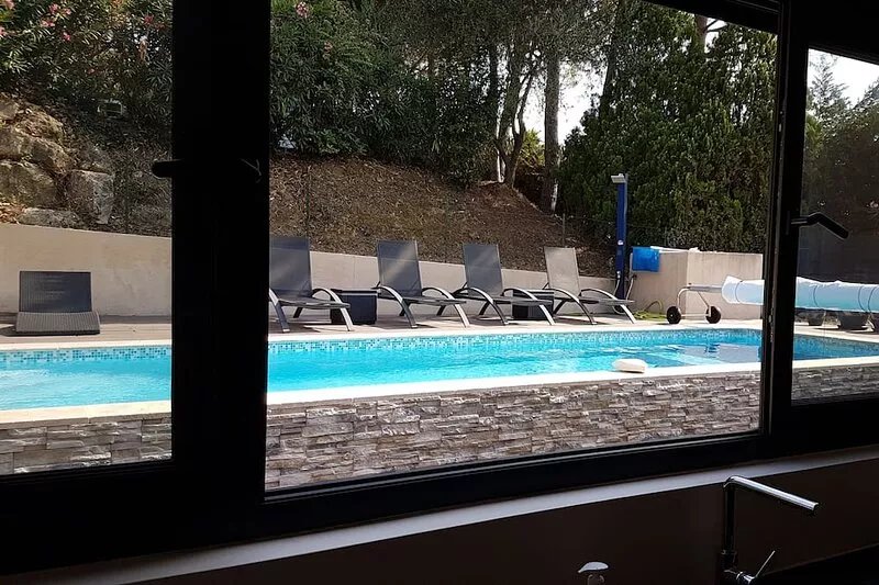 Mas Mougins, near Cannes, very bright with quality fittings
