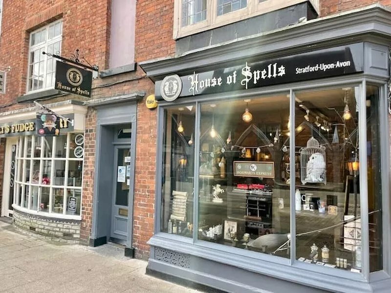 Luxury, modern town centre, 2 beds, free parking for one vehicle