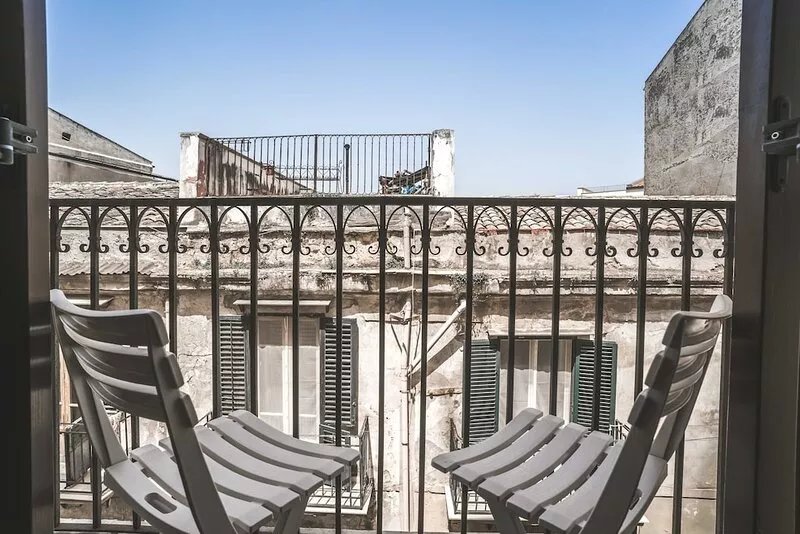 Lovely Central Apartment with 2 Suites — 2 min from the Cathedral