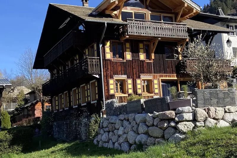 10min from the cable car and 40m from the free shuttle to the Avoriaz slopes