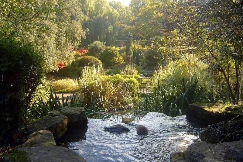 Perfect Location, 4 mins to Tube! Light, Spacious & Comfortable - Sleeps 6!